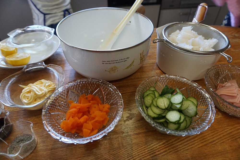 かんぴょう（干瓢）サラダ　切る　にんじん　きゅうり　栃木県　郷土料理　レシピ