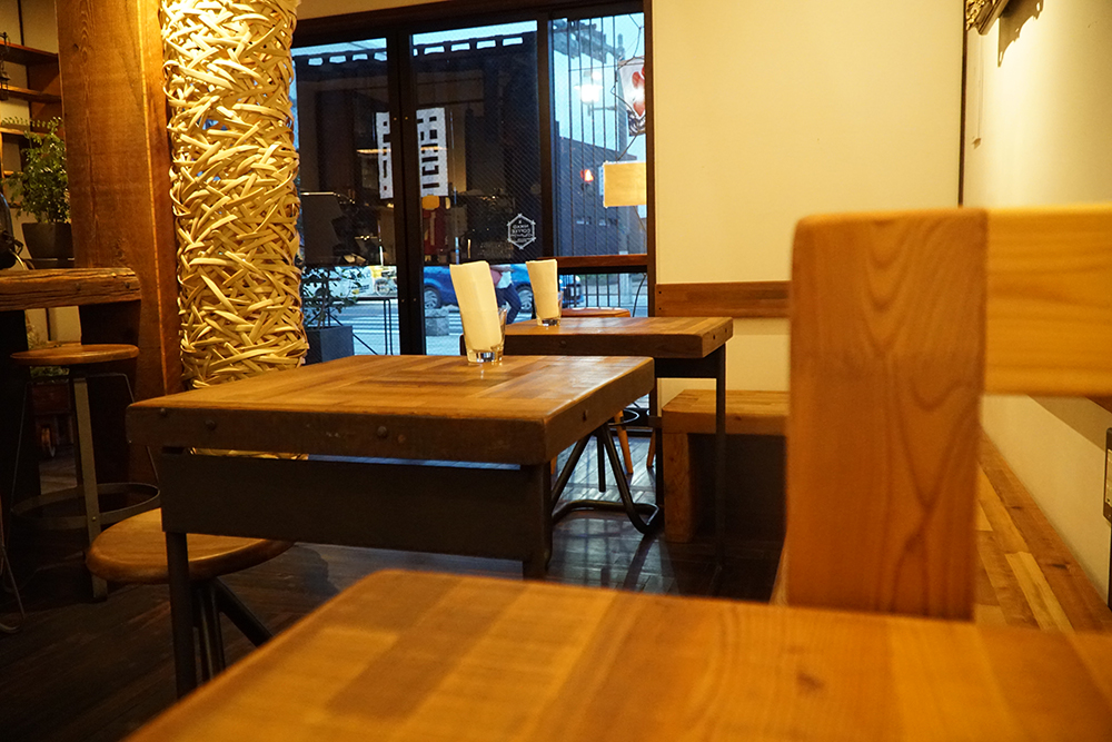 テーブル　日光珈琲・蔵の街・栃木市・珈琲の街・とちぎのしゅし
