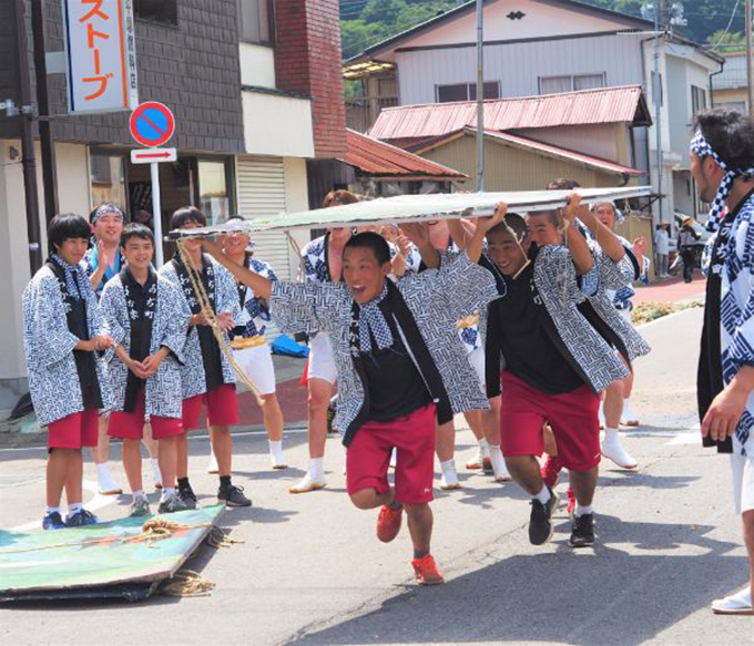 那須烏山市 山あげ祭　若衆団　野外歌舞伎　舞台の移動