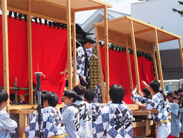 那須烏山市 山あげ祭　歌舞伎の舞台になる屋台
